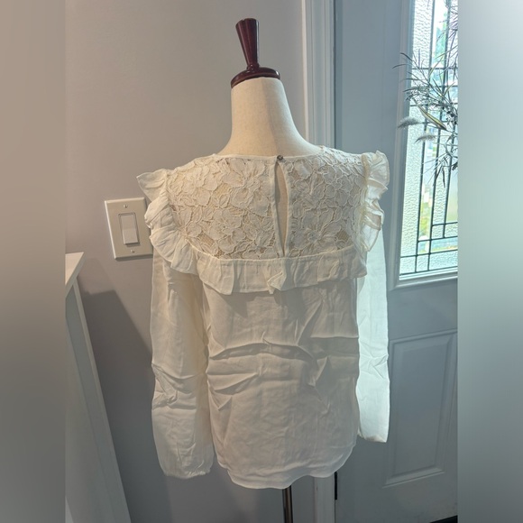 White lace blouse that can easily be casually styled or worn to the office. - Picture 5 of 5
